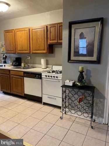 2031 Locust St, Philadelphia, PA 19103-5613