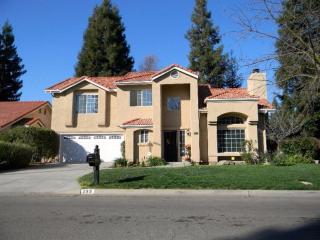 298 Lindbrook Ln, Fresno, CA 93720-0868