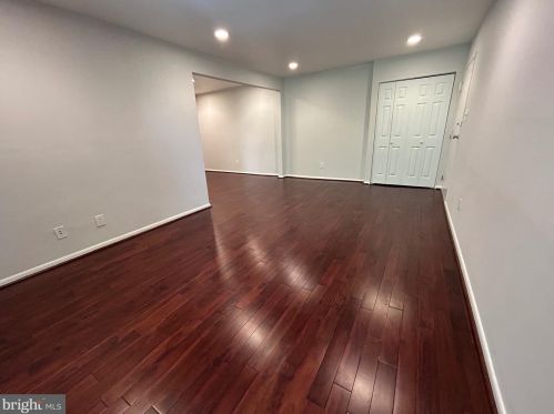 3314 Woodburn Village Dr, Annandale, VA 22003-1252