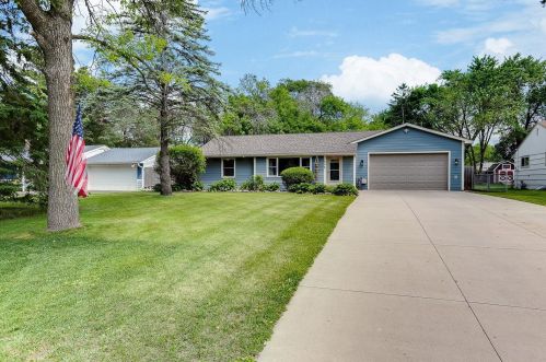 2095 Blomquist Ave, Saint Paul MN  55110-4701 exterior