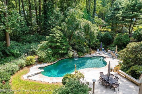 8 Fieldgate Ct, Holmdel Village, NJ 07733-1813