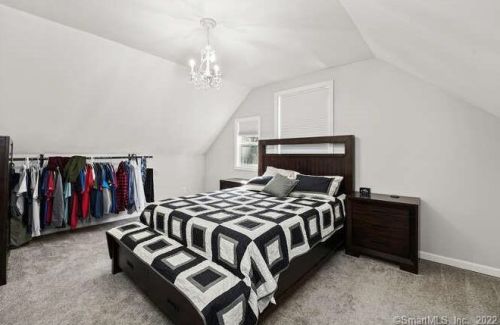 35 Philo Curtis Rd, Sandy Hook CT  06482-1220 exterior