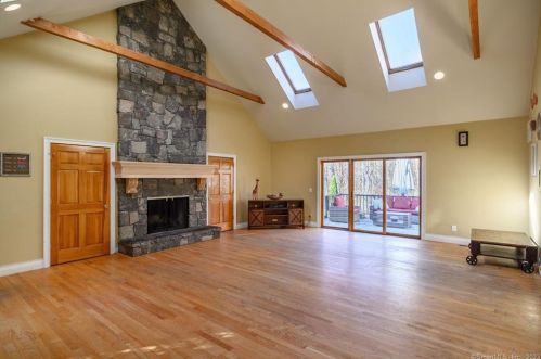 11 Stone Bridge Trl, Sandy Hook CT  06482-1522 exterior