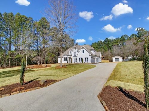 88 Twin Lakes Dr, Carrollton, GA 30116-8961