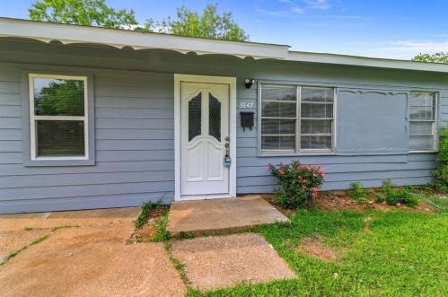 3847 Castle Hills Dr, Dallas, TX 75241-4303