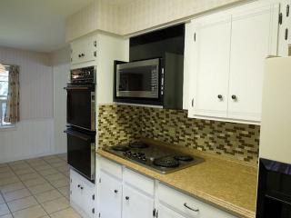 9322 Meadowbriar Ln, Houston TX  77063-3936 exterior