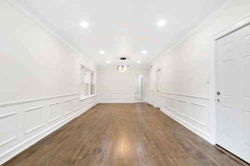7002 Rockwell St, Chicago, IL 60645-3220