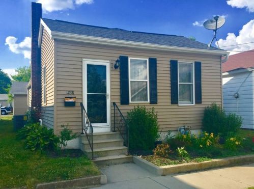 1238 Phelps St, Ottawa, IL 61350-3277