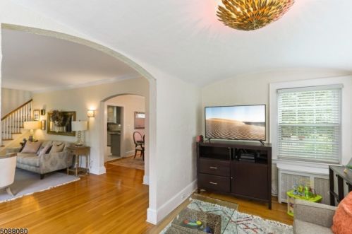 27 New England Rd, Maplewood NJ 07040-1057 exterior