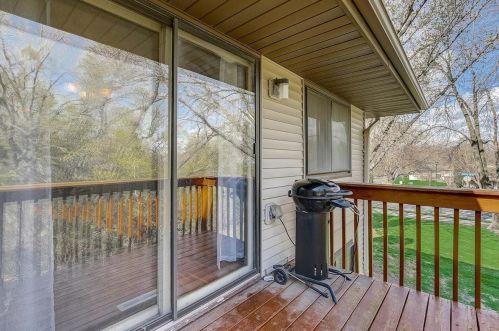 1681 Hickory Hill Dr, Saint Paul MN  55122-2527 exterior