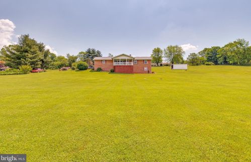 268 Oregon Trl, Harpers Ferry, WV 25425-3144