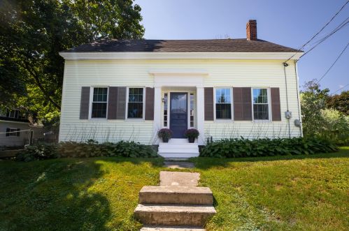 31 Commercial St, Winterport, ME 04496-3202