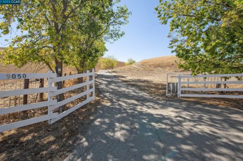 9050 Highland Rd, Livermore, CA 94551-9406