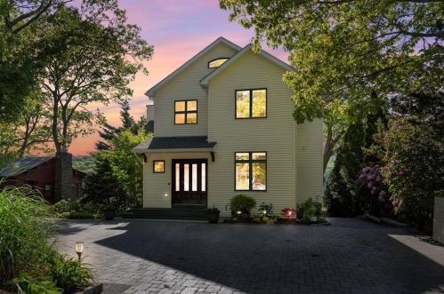 34 Woodsia Rd, South Kingstown, RI 02874-2361