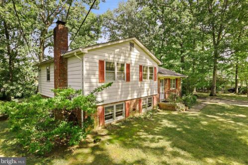 7212 Wesley Rd, Springfield, VA 22150-3032
