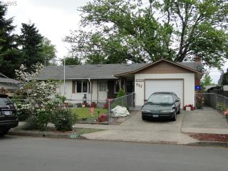 927 56th St, Springfield, OR 97478-6888