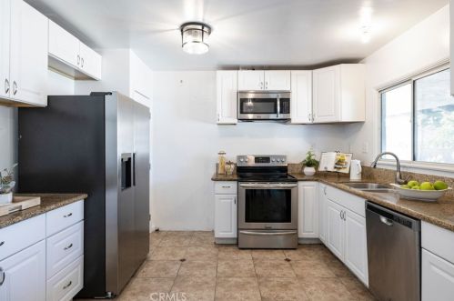 9241 Thistle Rd, Anaheim CA  92804-2327 exterior