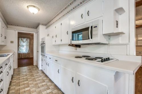 809 Tanglewood Dr, Irving TX 75061-6815 exterior