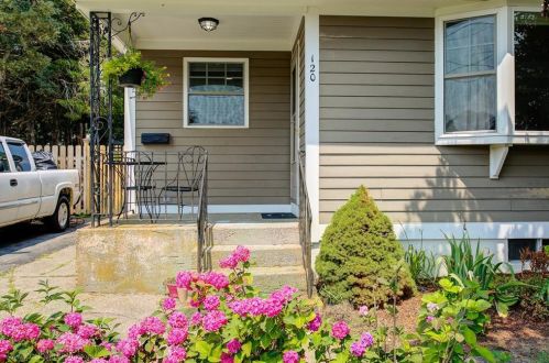 120 Cypress Ave, Tiverton, RI 02878-1417