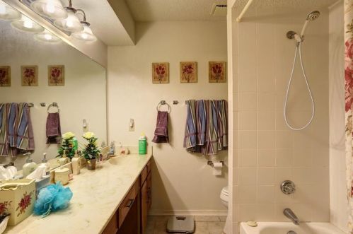 2010 Embassy Way, Carrollton TX 75006-1706 exterior