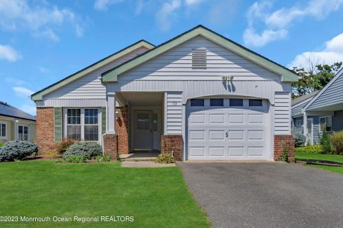 10 Gladstone Ave, Lakehurst, NJ 08759-6627
