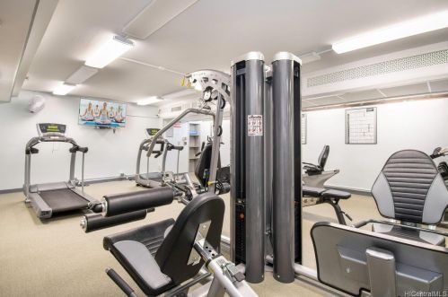 229 Paoakalani Ave, Honolulu HI 96815-3764 exterior