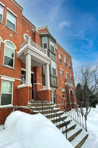 314 Narragansett Ct, Morton Grove, IL 60053-2854