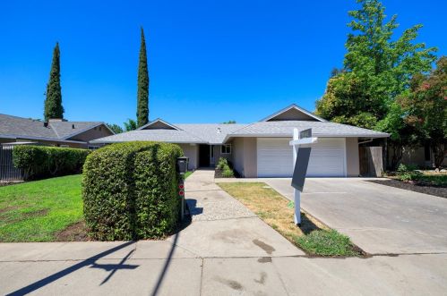 2613 Keller St, Modesto, CA 95355-2112