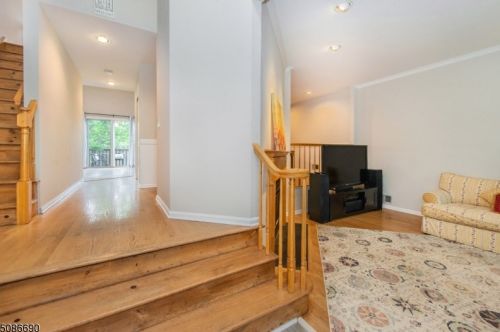 527 Faulkner Dr, Hackettstown, NJ 07840-1636
