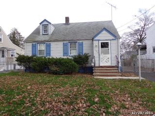 1125 Mayfair Dr, Rahway, NJ 07065-1952