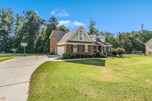 217 Hummingbird Ct, Hampton, GA 30228-6025