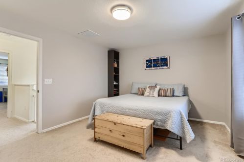 212 Newbern Way, Aurora CO 80016-6124 exterior