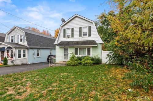 77 Evergreen Ave, Edison, NJ 08837-3301