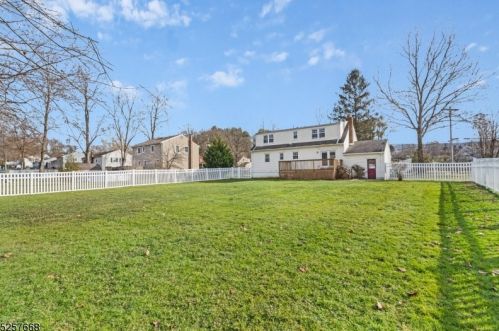 18 Meadow Ln, Hackettstown NJ  07840-4116 exterior