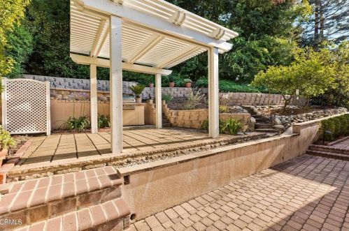 1438 Opechee Way, Glendale CA  91208-1962 exterior