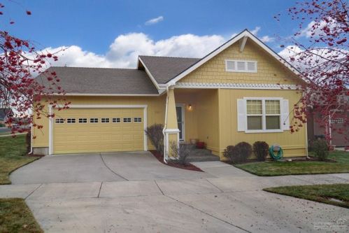 2267 Cedar Ave, Eagle Crest OR  97756-7744 exterior
