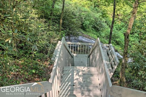 398 Sylvan Lake Dr, Rabun Gap, GA 30568-3322