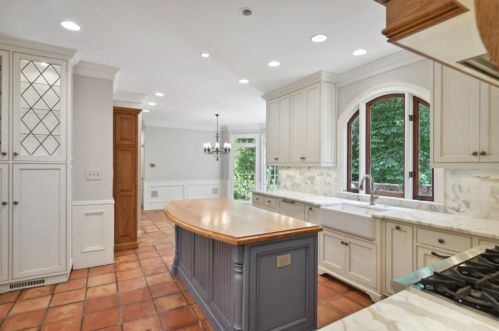 1011 Byrnwyck Rd, Atlanta GA  30319-1665 exterior