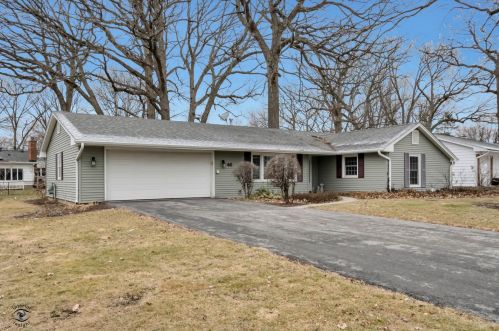 46 Briarcliff Rd, Boulder Hill, IL 60538-1925