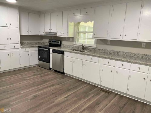 310 Woodland Dr, Warner Robins, GA 31088-3852