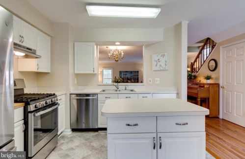 8725 Stone Hill Pl, Springfield VA  22153-1718 exterior