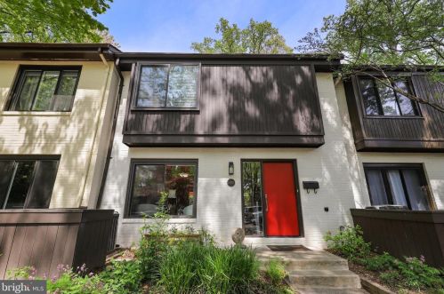 2003 Sarazen Pl, Herndon, VA 20191-3809