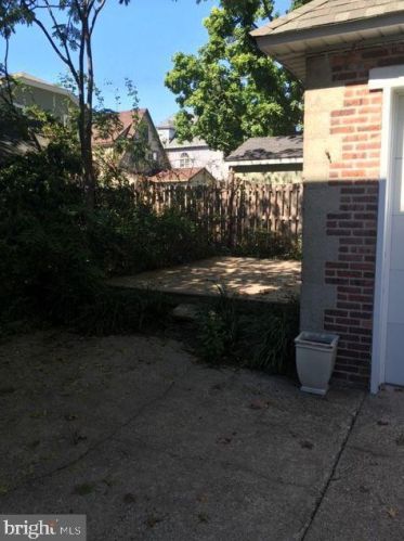 903 Maple Ave, Camden, NJ 08108-1910