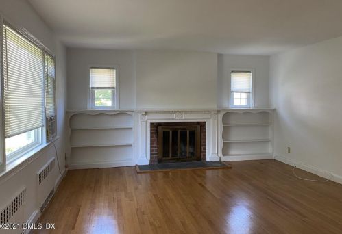 20 Highland Rd, Greenwich CT  06830-6015 exterior
