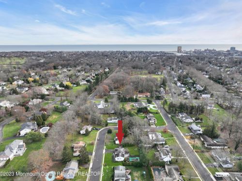 4 Judith Ct, Tinton Falls NJ  07712-4136 exterior