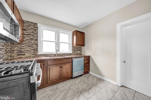 26 Crescent Blvd, Camden NJ  08108-1042 exterior