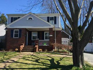 38 Keeher Ave, Middletown, RI 02840-2320
