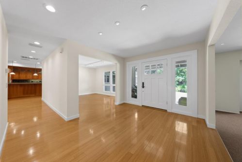 1050 Autumn Ln, Los Altos, CA 94024-6035