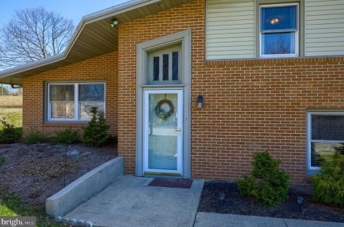 1640 Northview Rd, York, PA 17406-2446