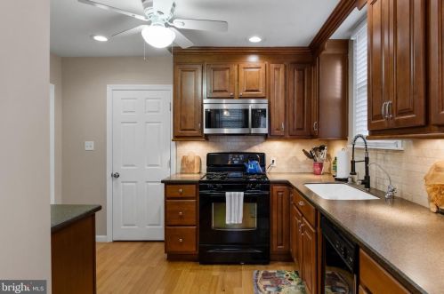 464 Holly Ave, Pitman NJ  08071-2302 exterior